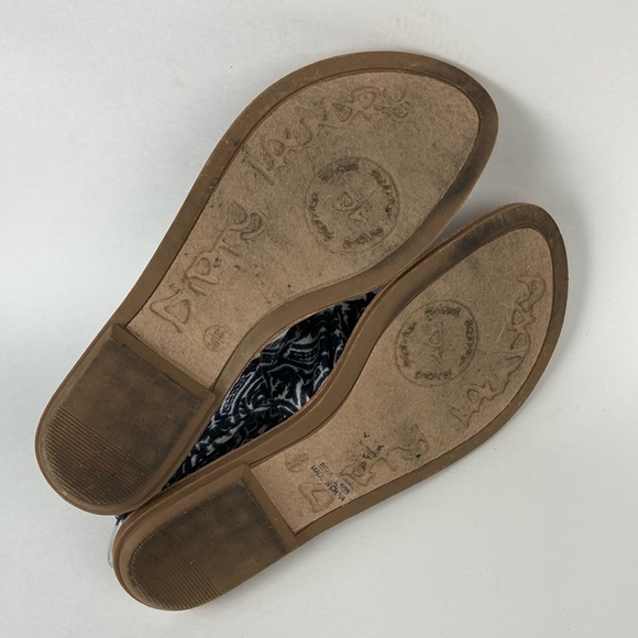 Dirty Laundry Yoga Sling Sandals - Picture 7 of 9